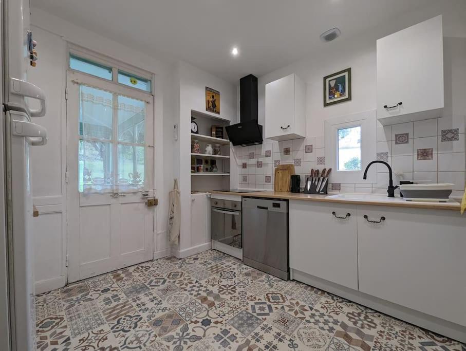 Maison Des Annees 30 - Vic-Sur-Cere - 14 Personnes エクステリア 写真