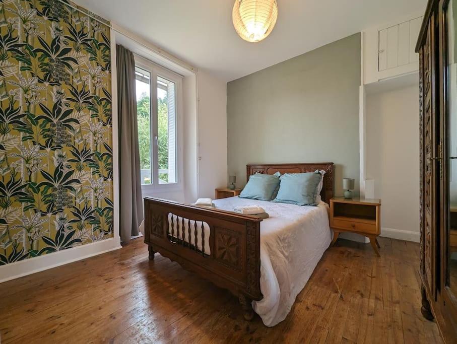 Maison Des Annees 30 - Vic-Sur-Cere - 14 Personnes エクステリア 写真