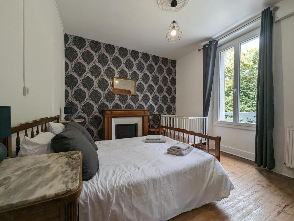 Maison Des Annees 30 - Vic-Sur-Cere - 14 Personnes エクステリア 写真